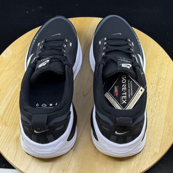 Size 8.5- Nike Vomero 18 GTX  (GORE-TEX) HQ7001-002 Black/ Metallic Silver main image 4